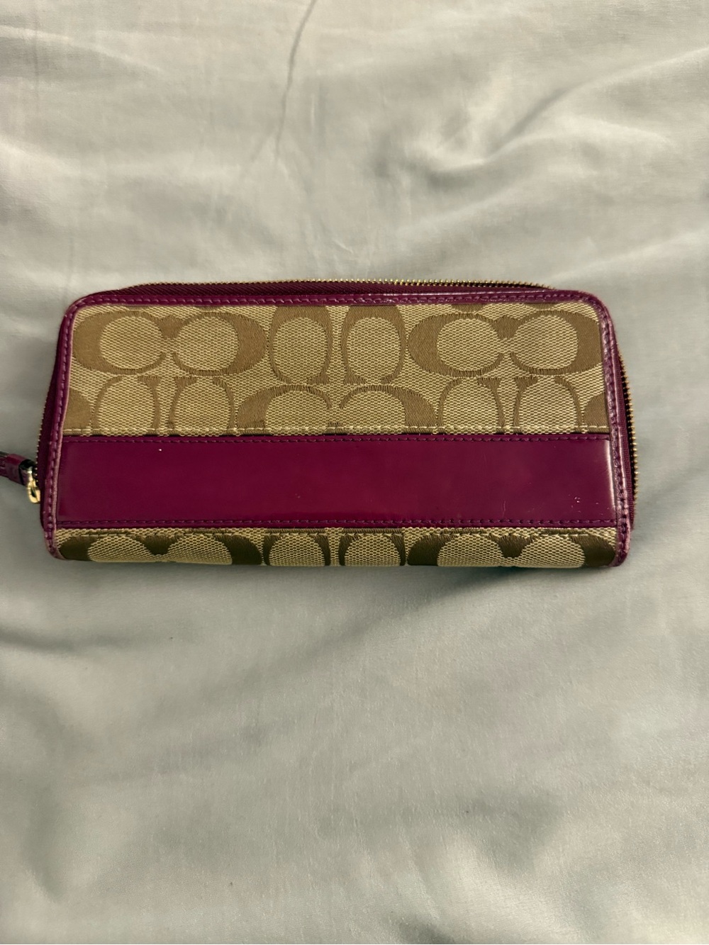 Coach Beige Shoulder Bag with Plum Interior with matching wallet - Picture 11 of 15